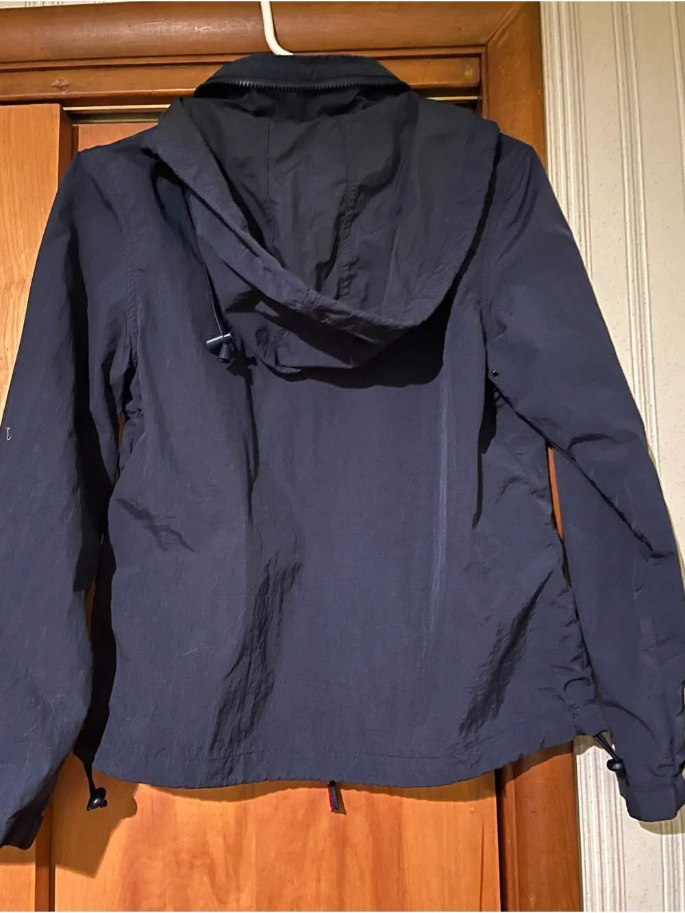 Men’s Tommy Hilfiger Navy Windbreaker with Red Liner Size MEDIUM